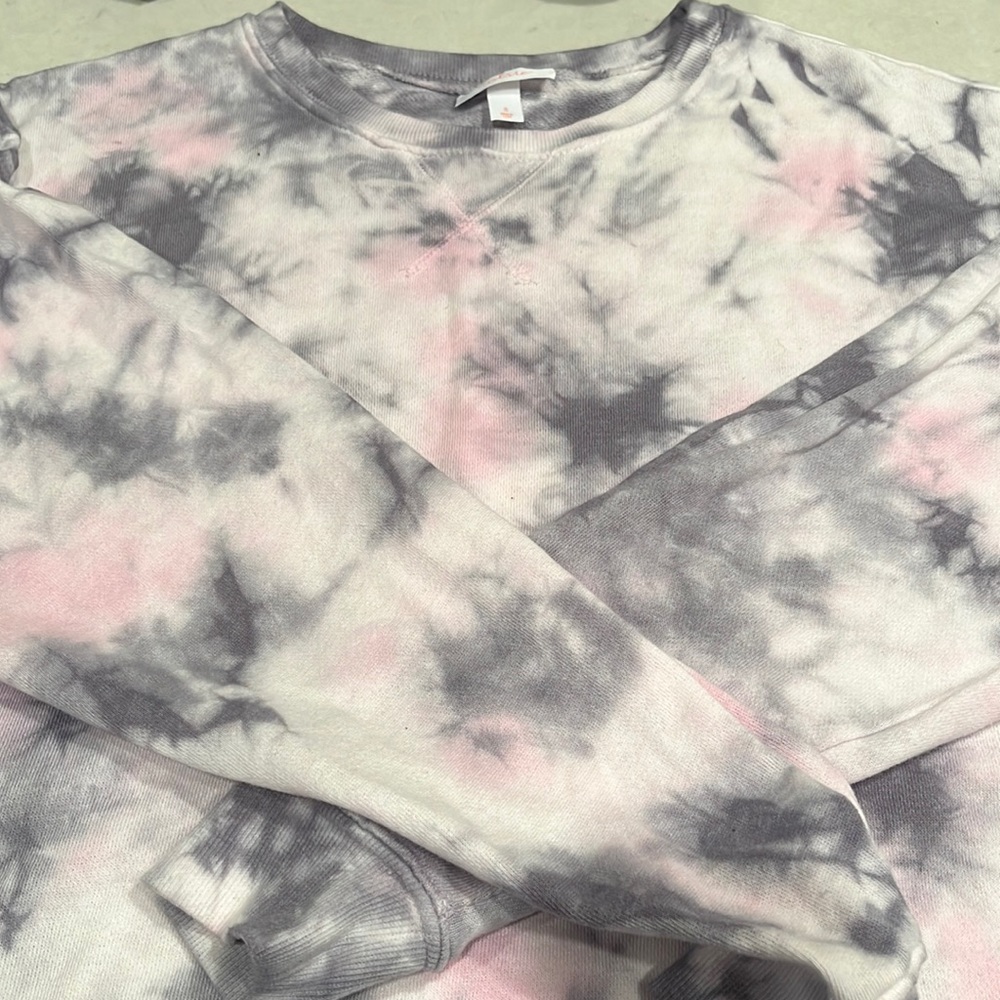 cute cropped sweatshirt! Never been worn